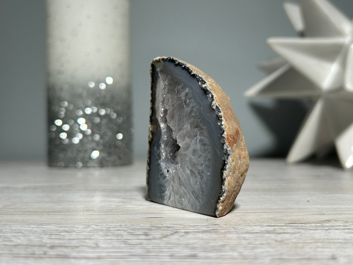 Agate Geode (2.4", 61mm)