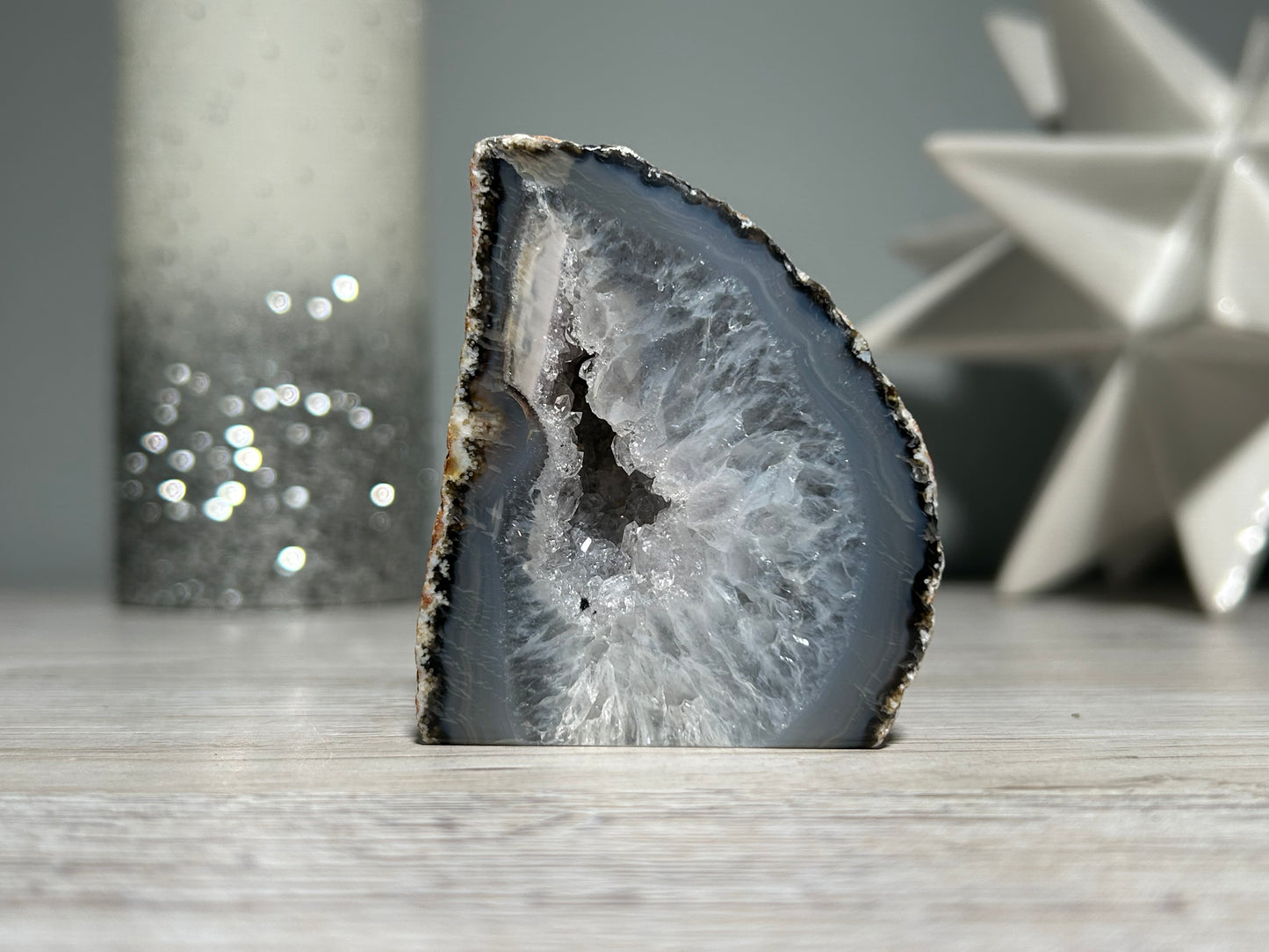 Agate Geode (2.4", 61mm)
