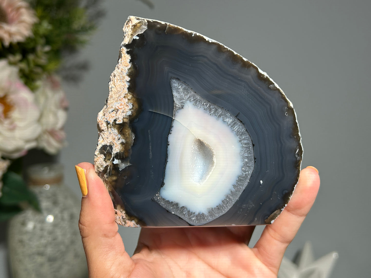 Agate Geode (3.8", 96mm)