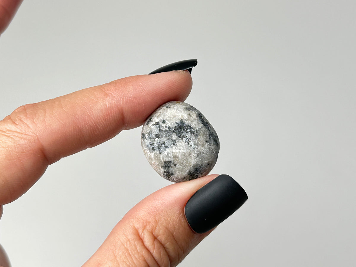 Yooperlite Pebble (0.9", 22mm)