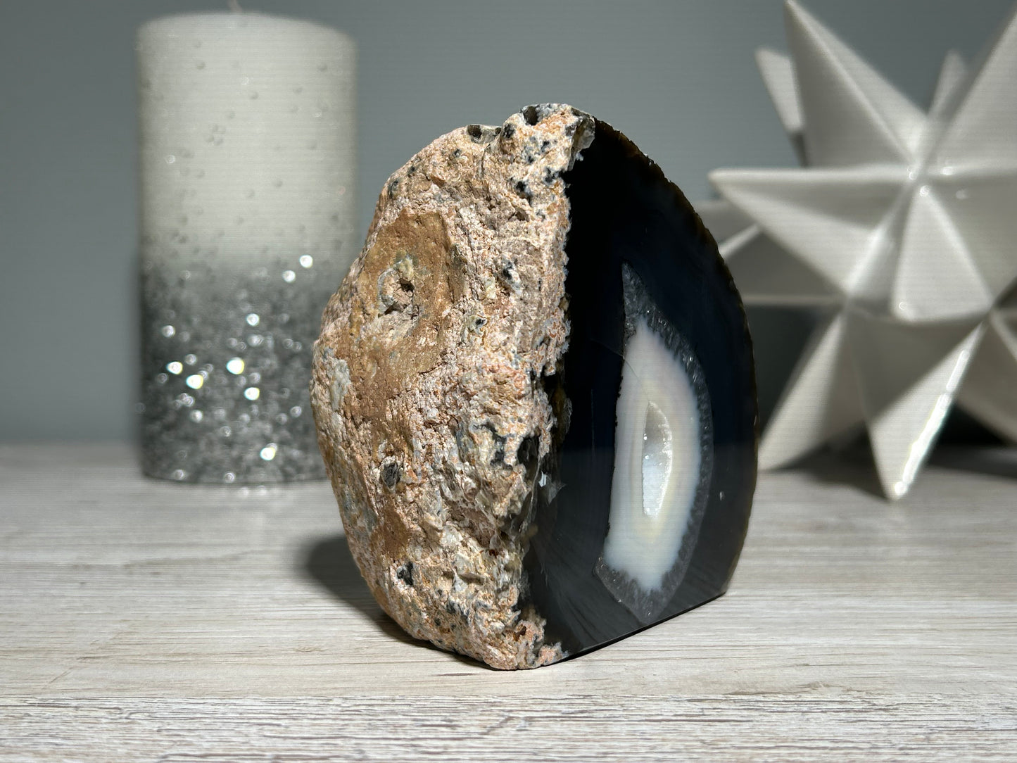 Agate Geode (3.8", 96mm)