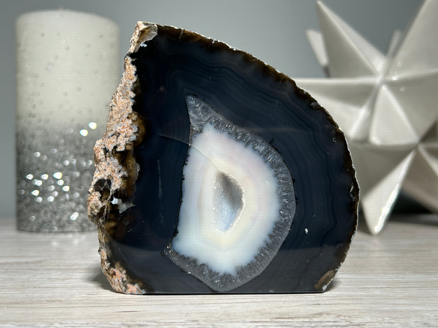 Agate Geode (3.8", 96mm)