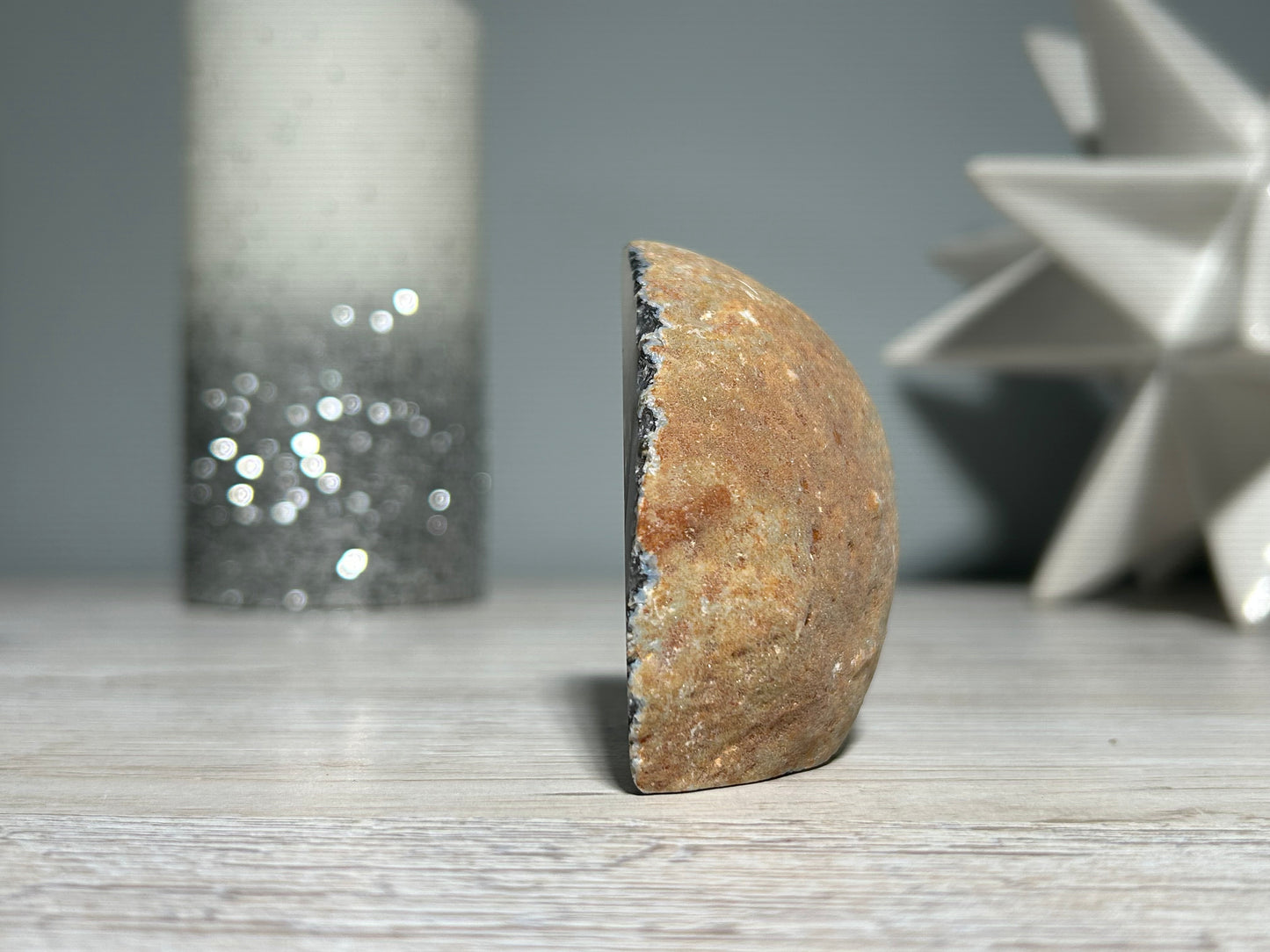 Agate Geode (2.4", 61mm)