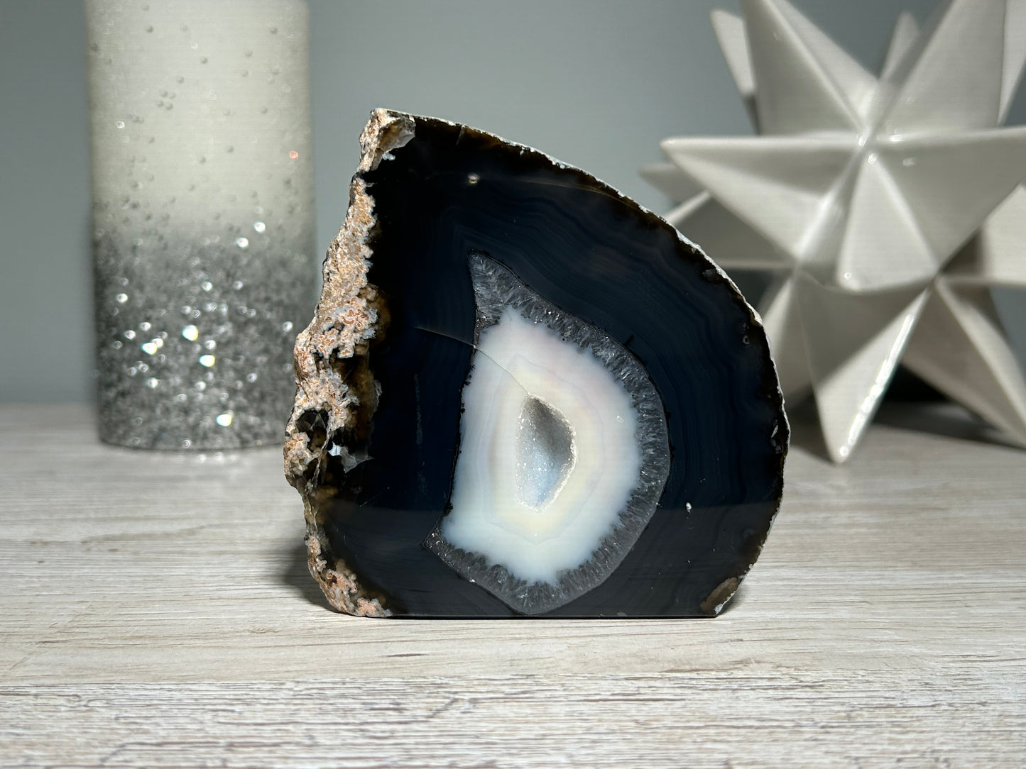 Agate Geode (3.8", 96mm)
