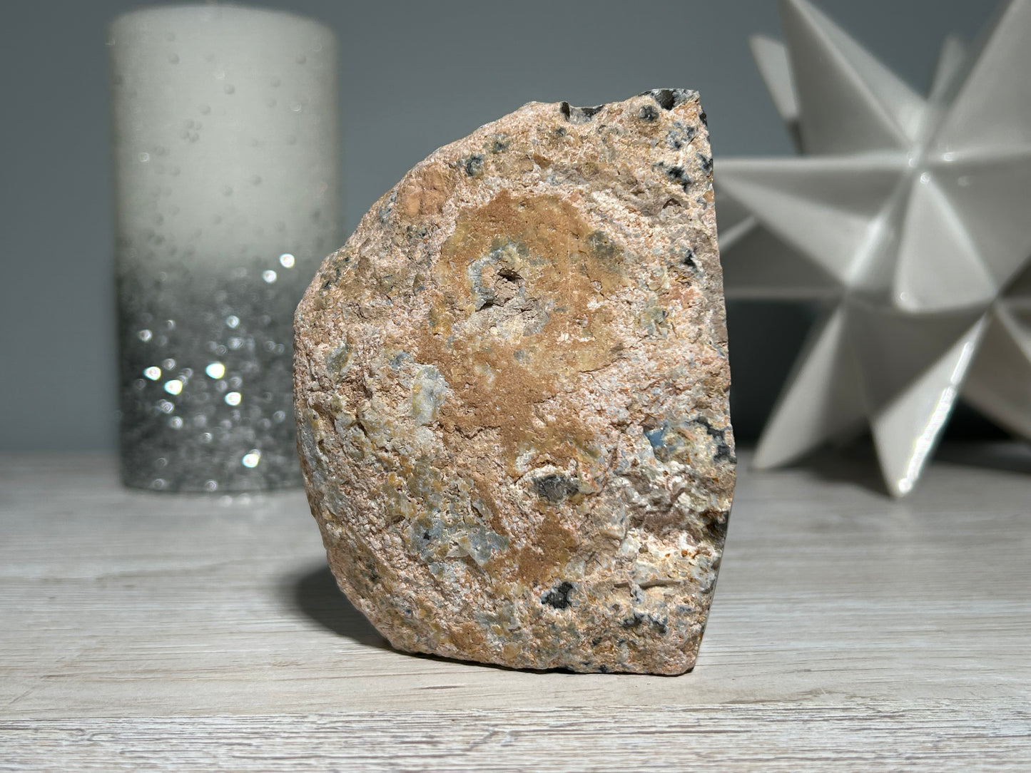 Agate Geode (3.8", 96mm)