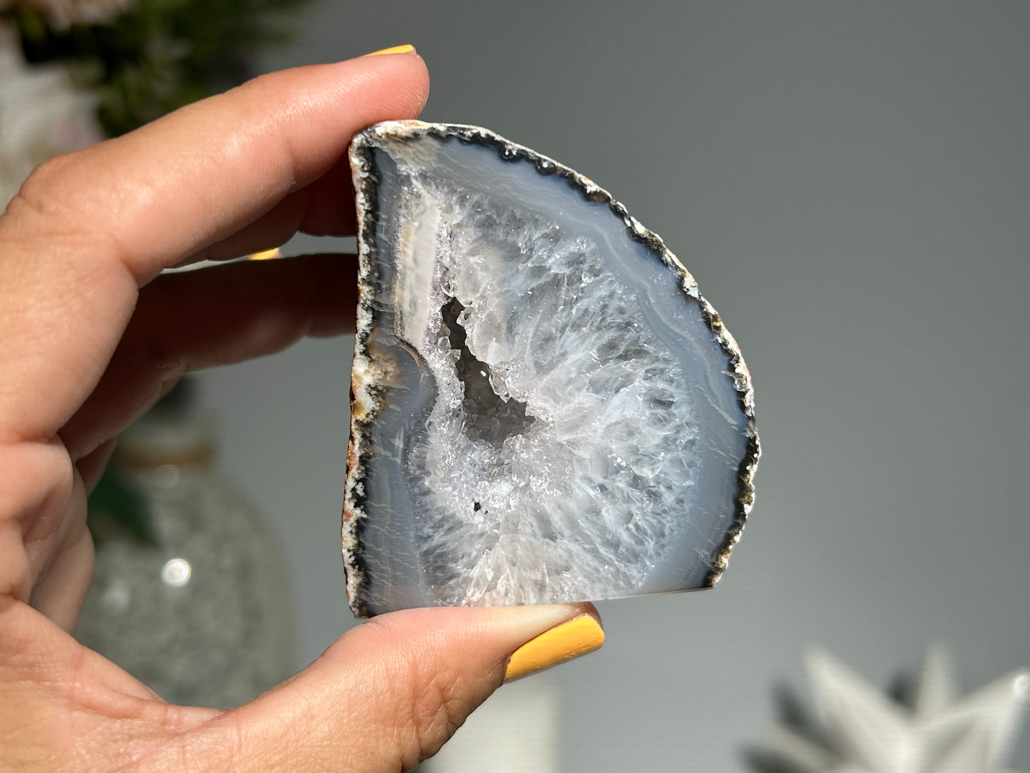 Agate Geode (2.4", 61mm)