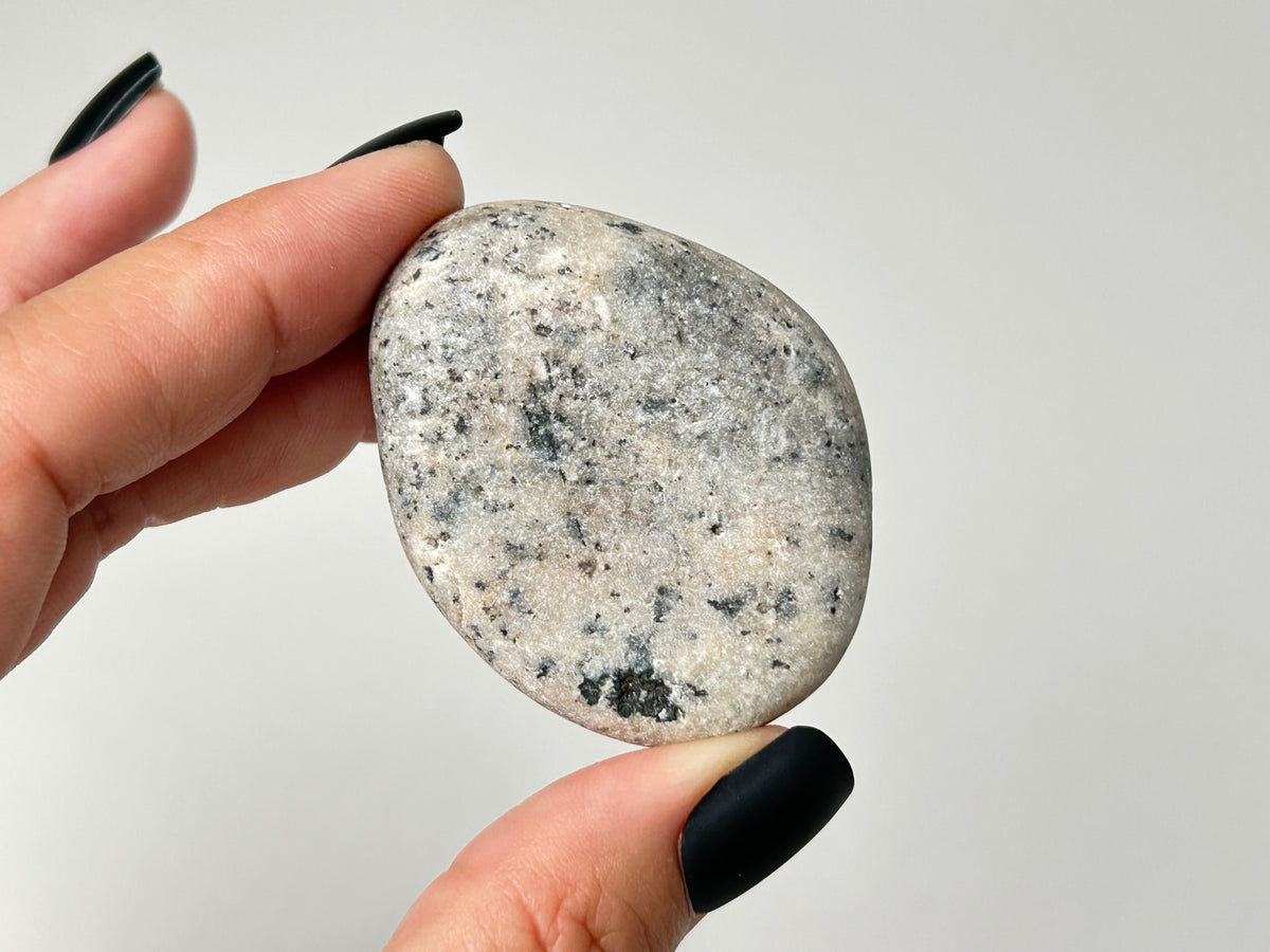 Yooperlite Pebble (1.9", 47mm)