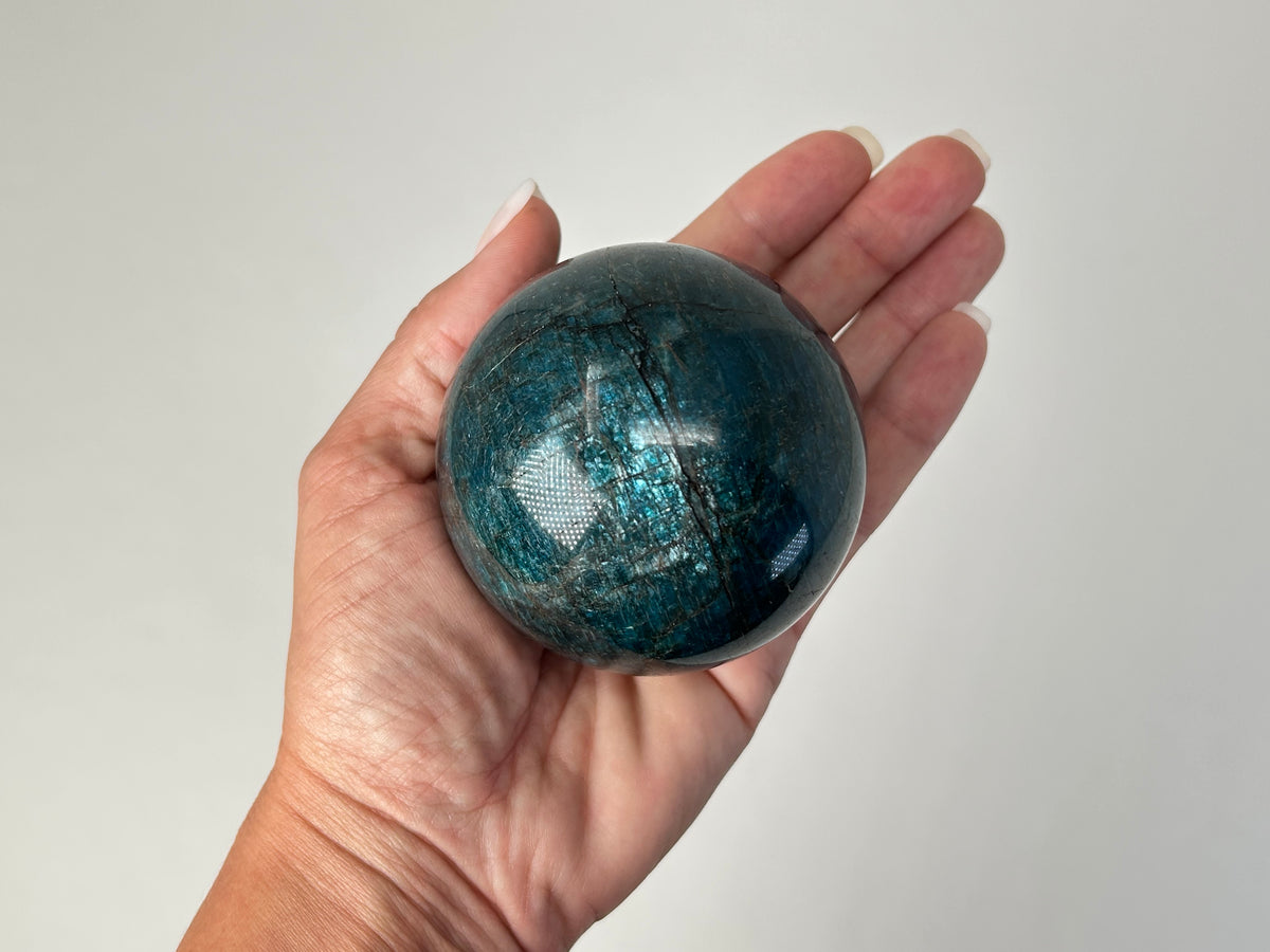 Apatite Sphere (2.6", 67mm)