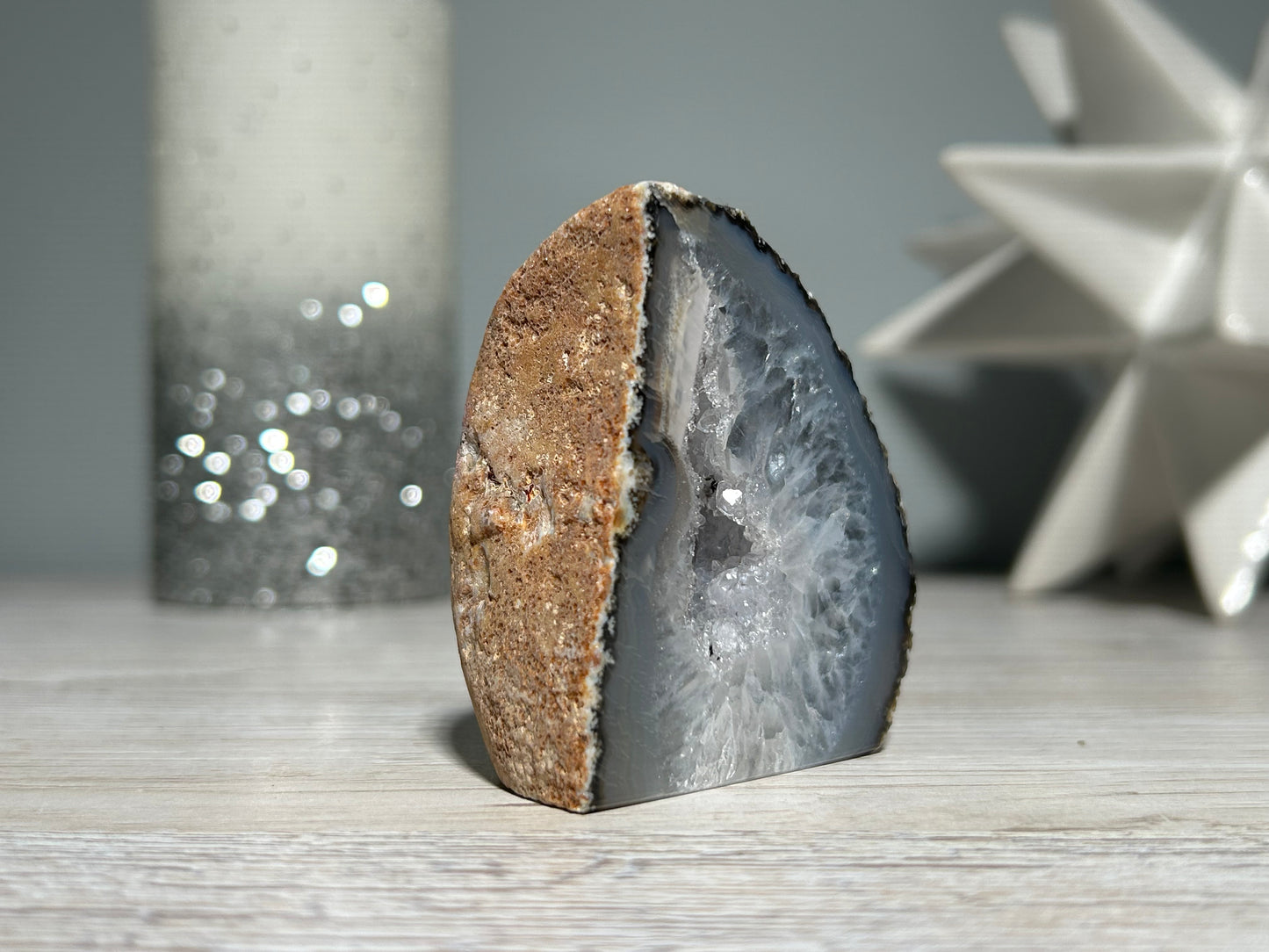 Agate Geode (2.4", 61mm)