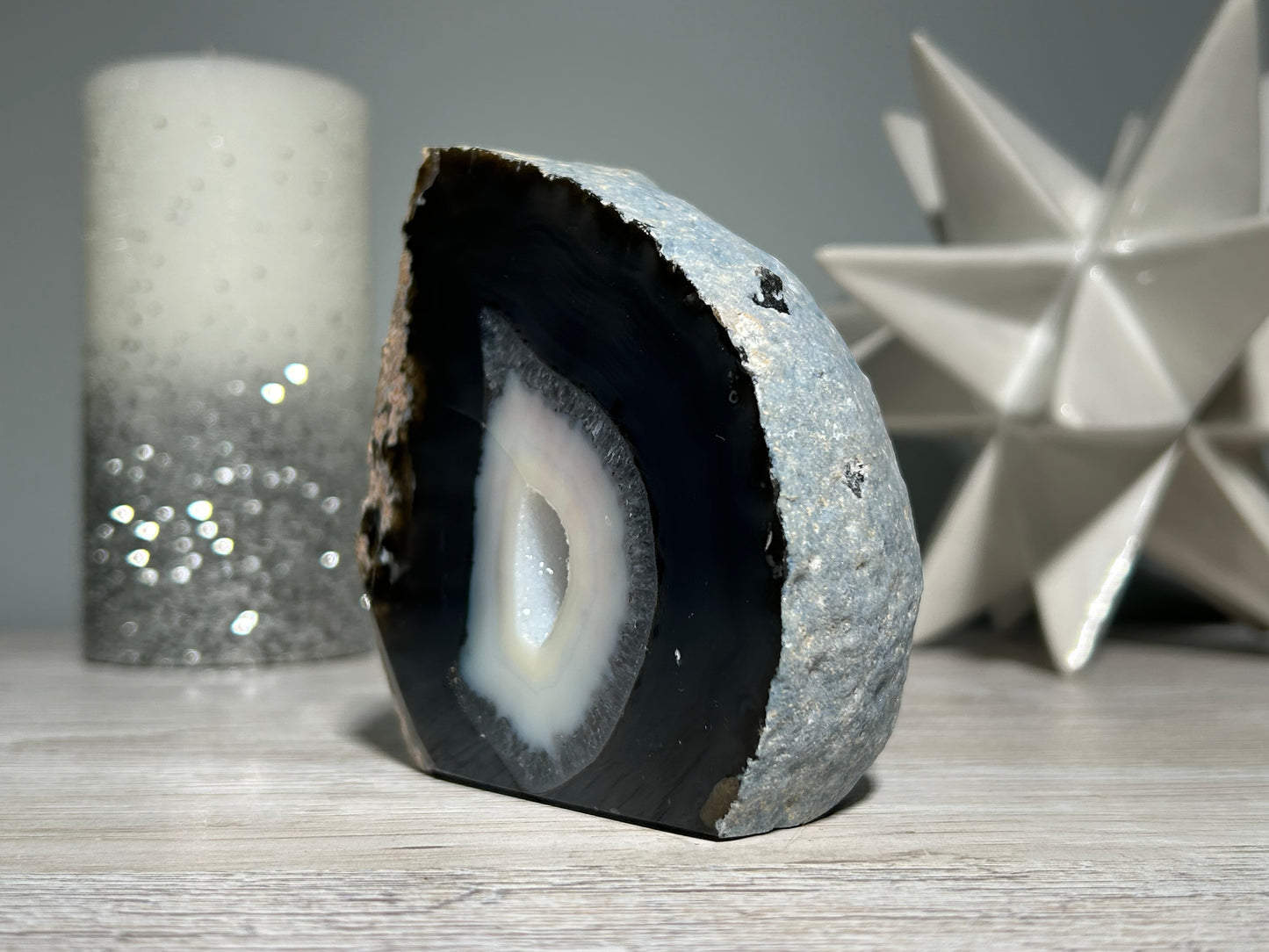 Agate Geode (3.8", 96mm)