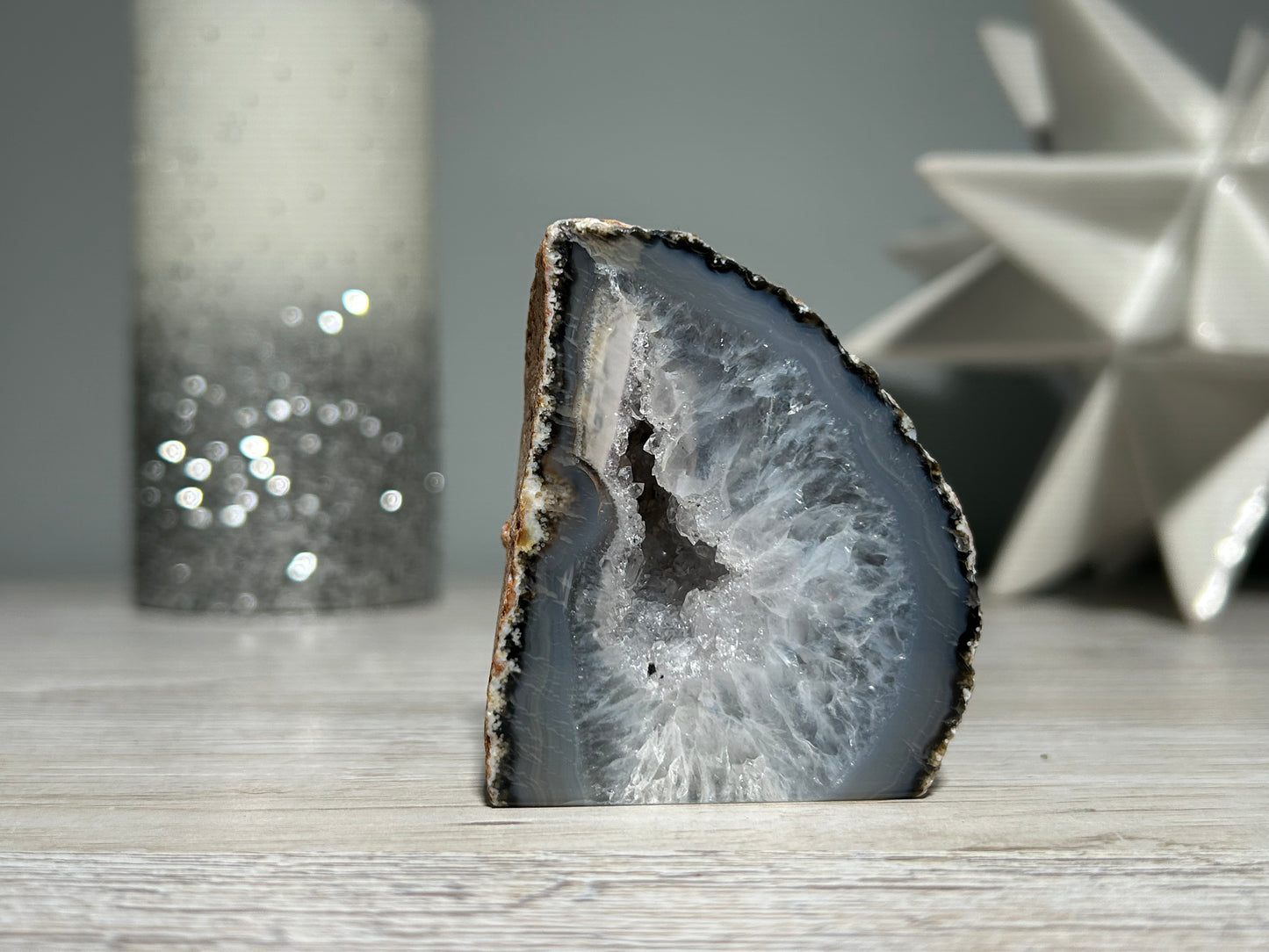 Agate Geode (2.4", 61mm)
