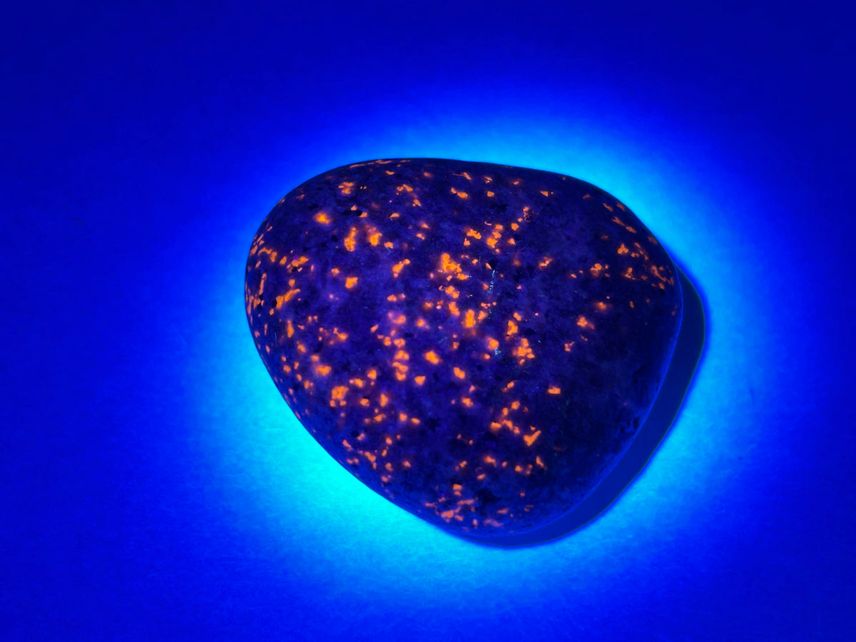 Yooperlite Pebble (1.6", 47mm)