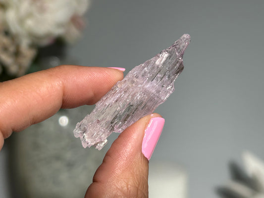 Natural Purple Kunzite Point (1.8", 46mm)