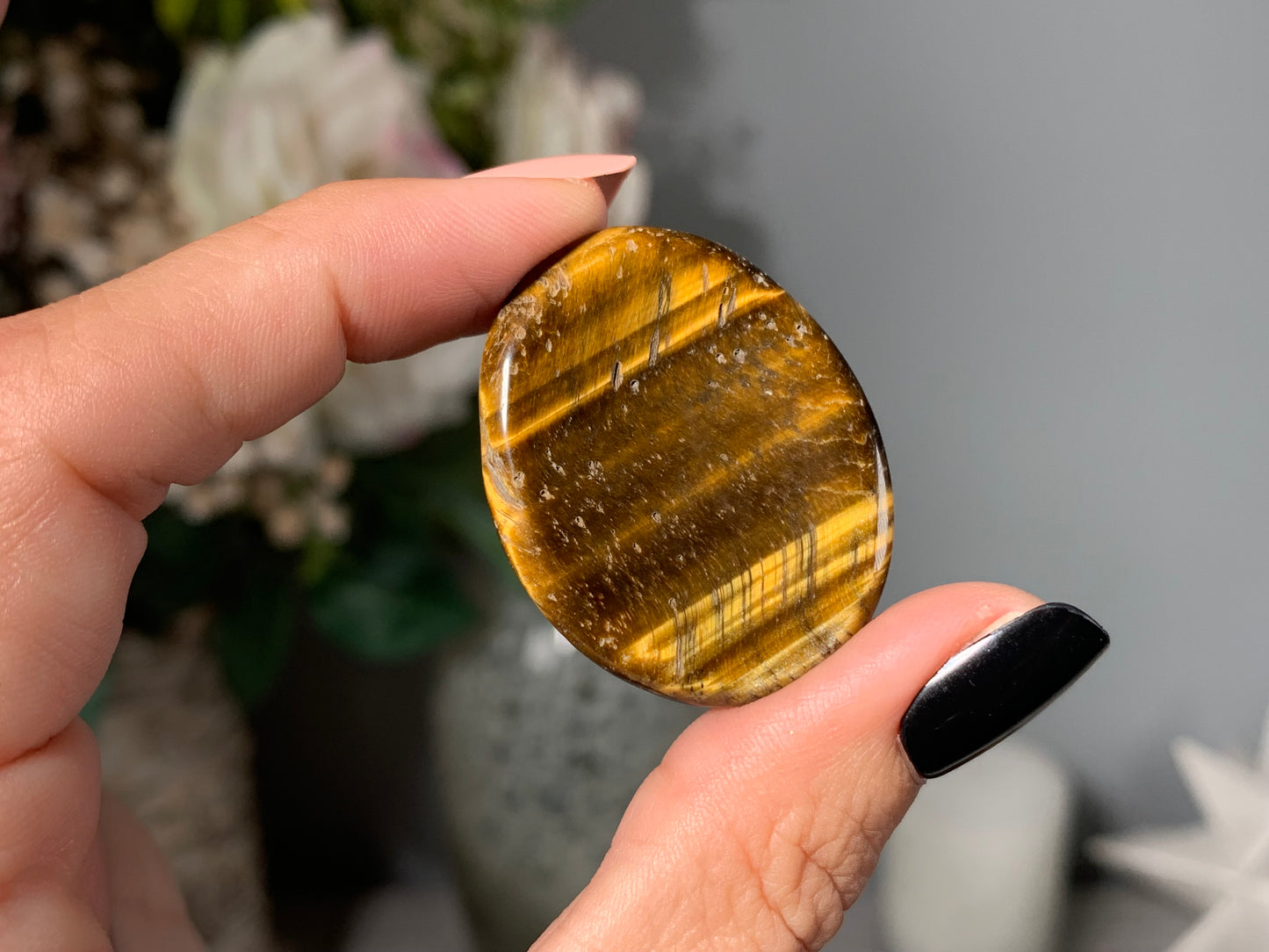 Tigers Eye Thumb Stone