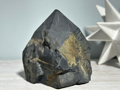 Shungite Half Raw Tower (4.6”, 117mm)