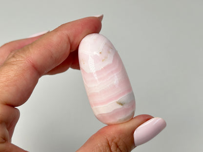 Mangano Calcite Pebble (1.9", 48mm)