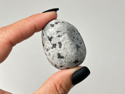 Yooperlite Pebble (1.6", 41mm)