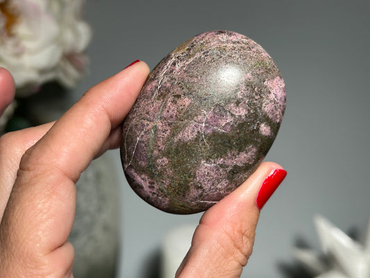 Ruby Palm Stone (2.3", 59mm)