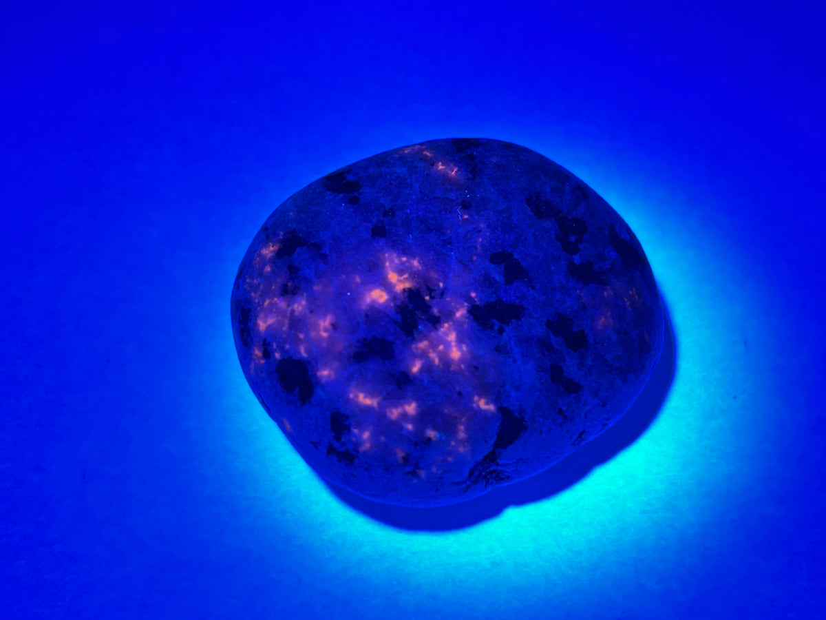 Yooperlite Pebble (1.6", 41mm)