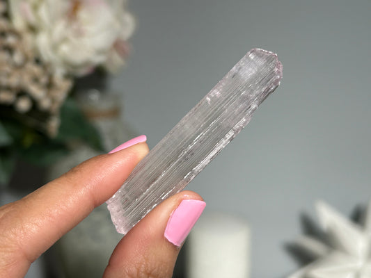 Natural Purple Kunzite Point (2.5", 65mm)