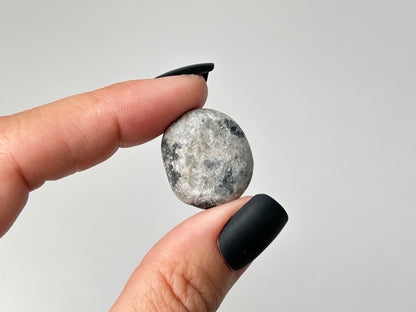 Yooperlite Pebble (0.9", 22mm)
