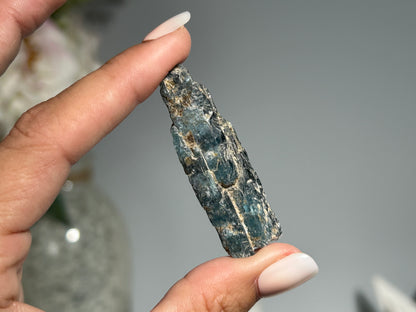Blue Kyanite (2.1", 53mm)