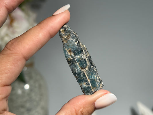 Blue Kyanite (2.1", 53mm)