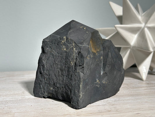 Shungite Half Raw Tower (4.3”, 109mm)