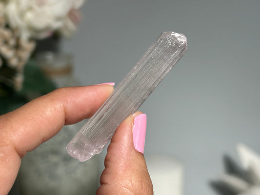 Natural Purple Kunzite Point (2.3", 58mm)