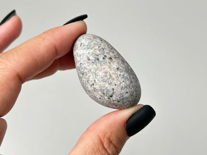 Yooperlite Pebble (1.6", 47mm)