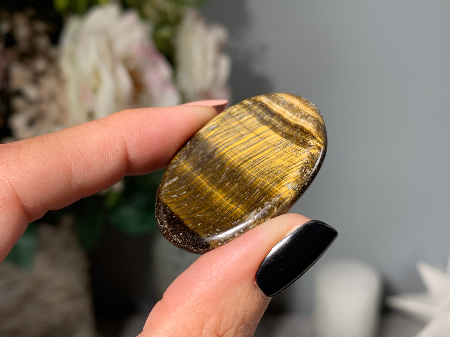 Tigers Eye Thumb Stone