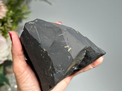 Shungite Half Raw Tower (4.3”, 109mm)