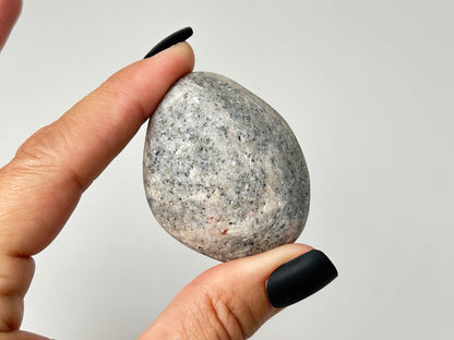 Yooperlite Pebble (1.9", 47mm)