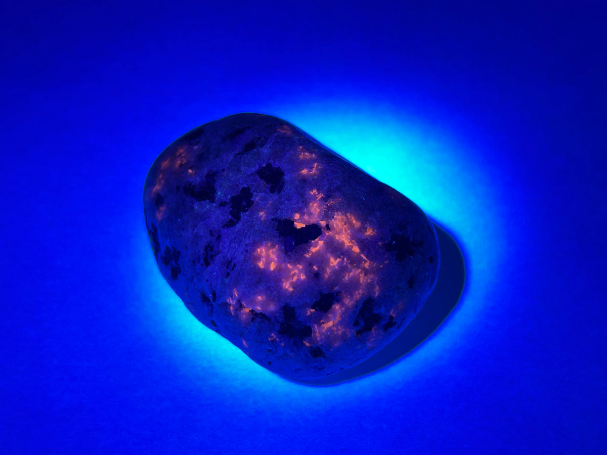 Yooperlite Pebble (1.6", 41mm)