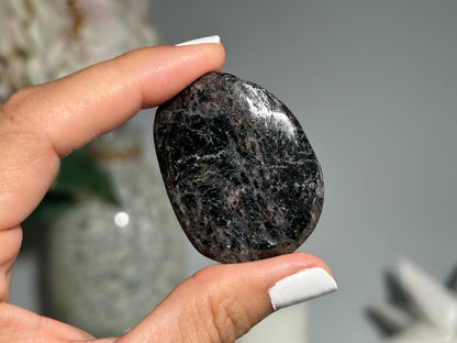Grade B/C Anthophyllite Flat Palm Stone