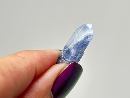Dumortierite in Quartz (0.8", 20mm)