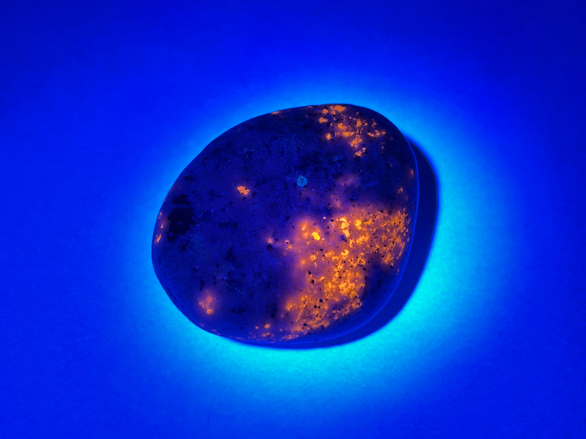 Yooperlite Pebble (1.9", 47mm)