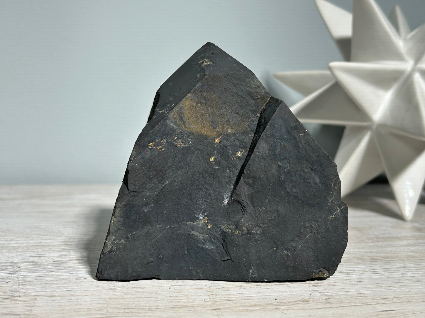 Shungite Half Raw Tower (4.3”, 109mm)