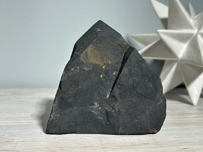 Shungite Half Raw Tower (4.3”, 109mm)
