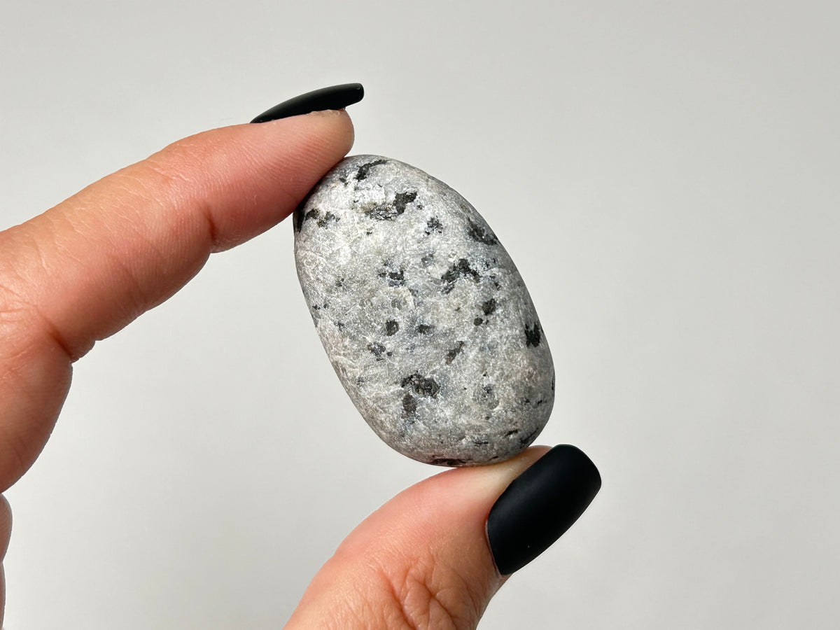 Yooperlite Pebble (1.6", 41mm)
