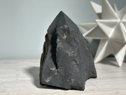 Shungite Half Raw Tower (4.3”, 109mm)