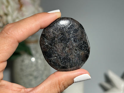 Grade B/C Anthophyllite Flat Palm Stone