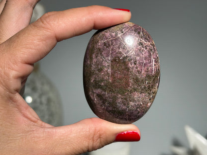 Ruby Palm Stone (2.3", 59mm)