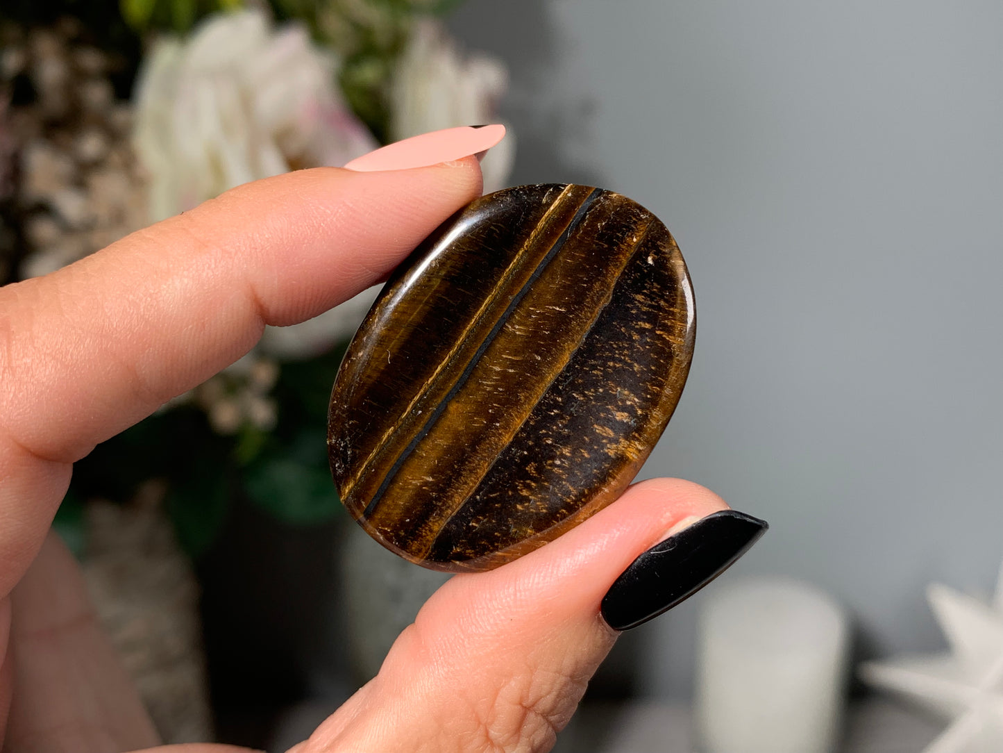 Tigers Eye Thumb Stone