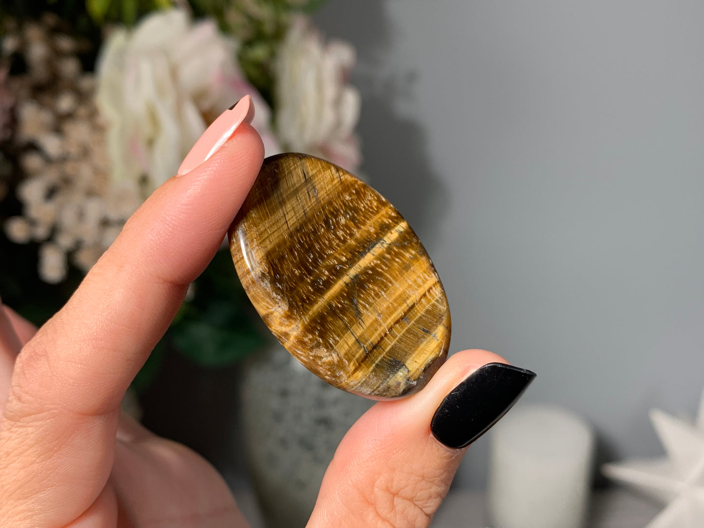 Tigers Eye Thumb Stone