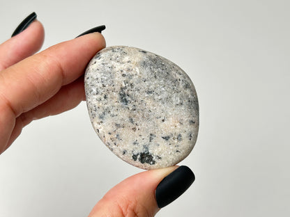Yooperlite Pebble (1.9", 47mm)