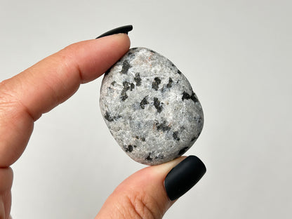 Yooperlite Pebble (1.6", 41mm)