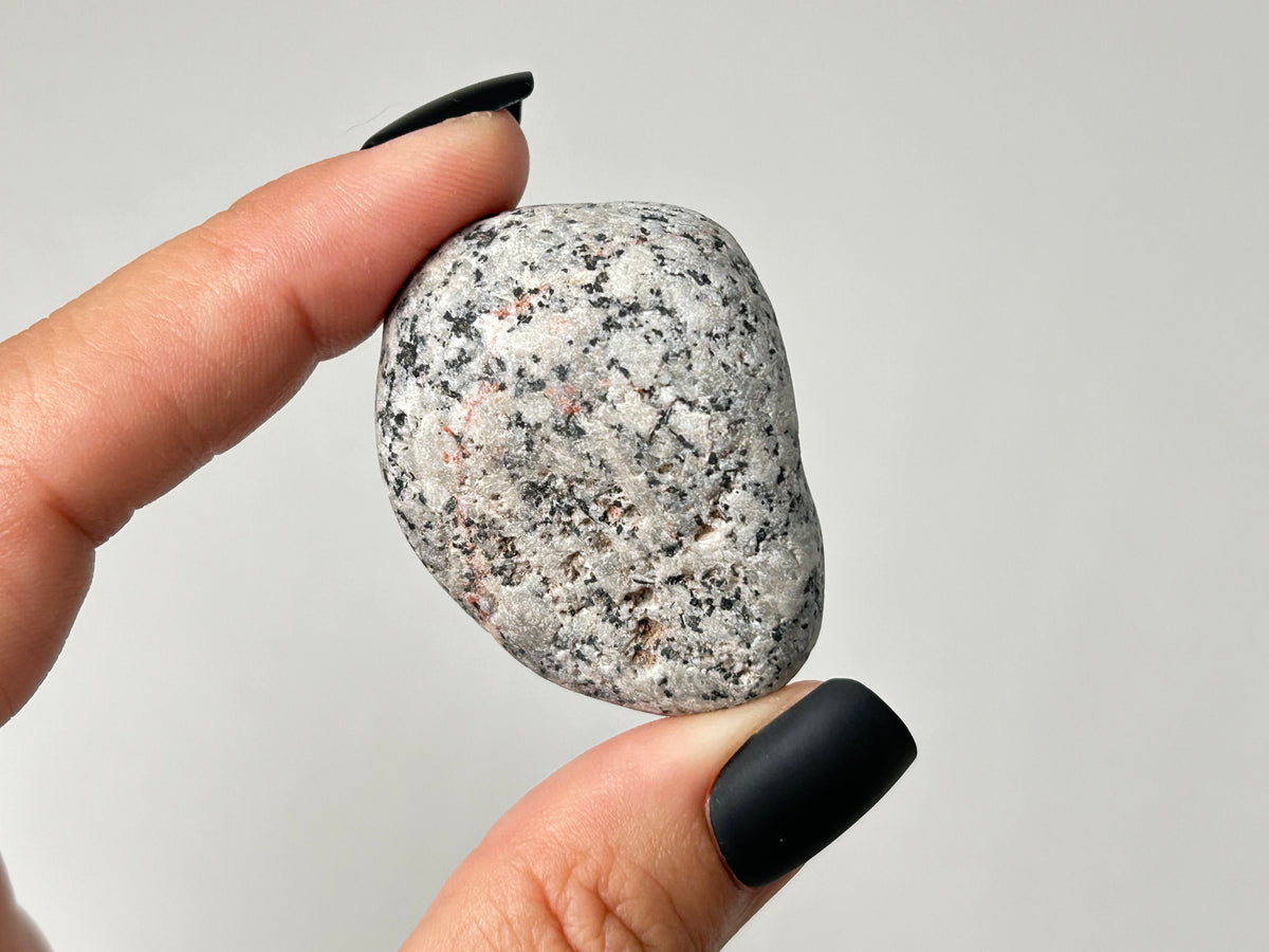 Yooperlite Pebble (1.7", 42mm)