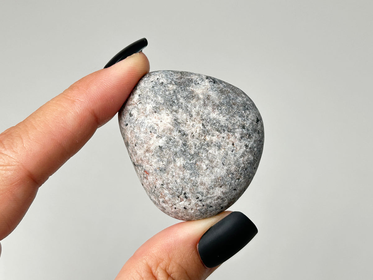 Yooperlite Pebble (1.6", 47mm)