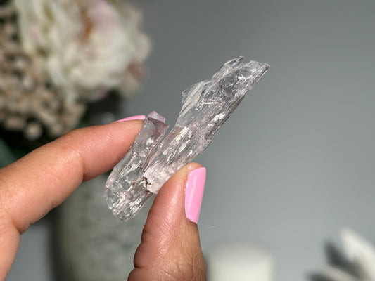 Natural Purple Kunzite Point (2.2", 55mm)